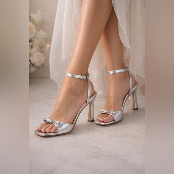 Badgley Mischka Shoes - Stunning Jewel Badgley Mischka “Elisha” ankle strap sandals in silver metallic.
